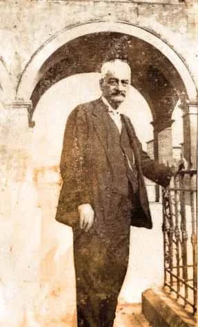 A period photograph of Cesare Mannelli standing on the Ponte Vecchio in front of a gate beneath an arch